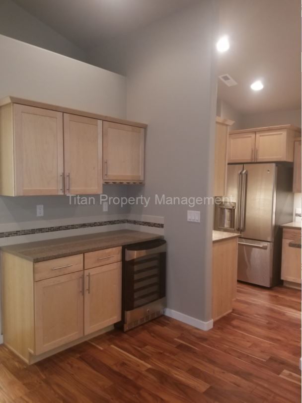 Foto del edificio - Charming 3-Bed Lake Oswego Retreat with Gr...