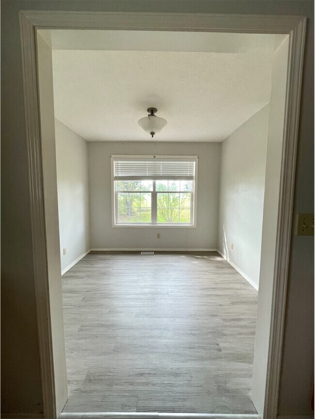 Building Photo - 879 S Timber Ridge Dr.