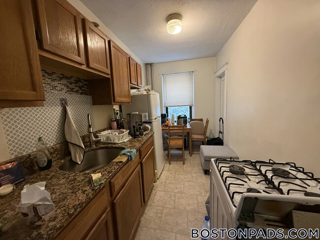 Building Photo - 349 Pleasant St