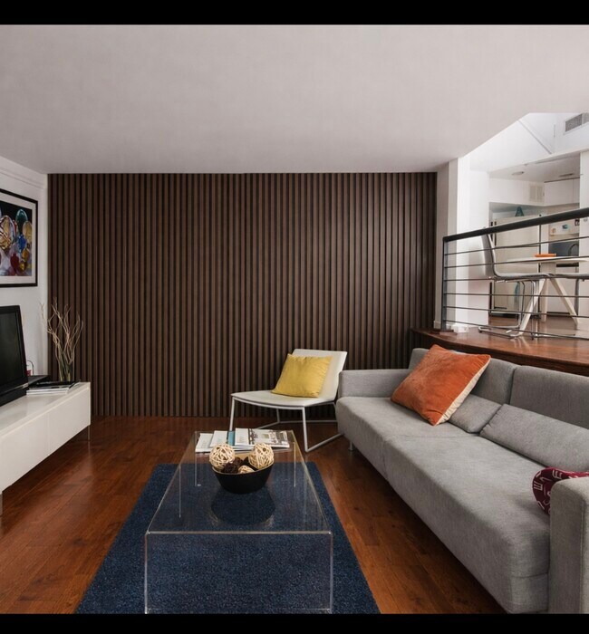 Comedor con TV - 8665 Clifton Way