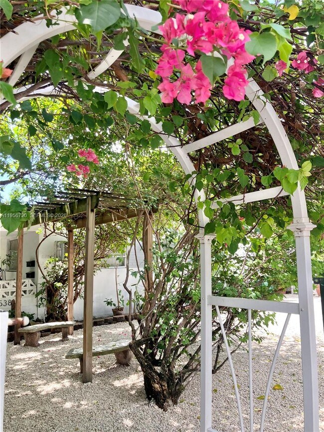 Foto del edificio - 2538 SW 11th St