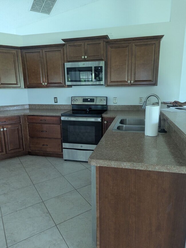 Building Photo - Photos coming soon!   Golf Course Communit...