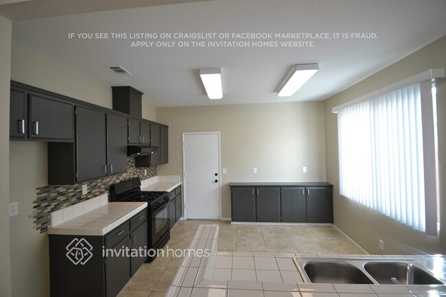 Building Photo - 4421 Fall Ln