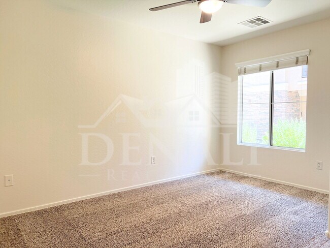 Foto del edificio - 9233 E Neville Ave
