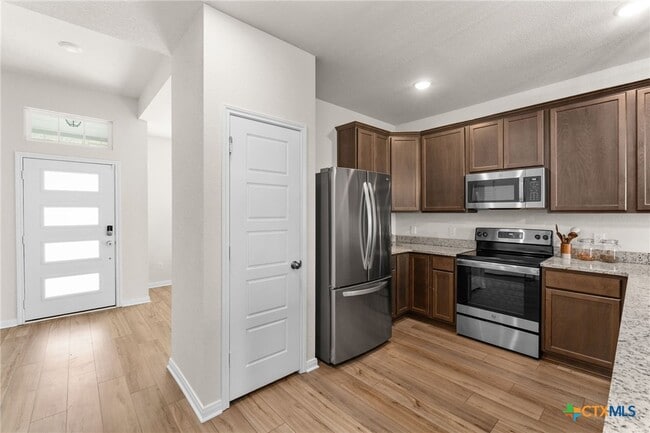 Building Photo - 259 Great Hills Dr