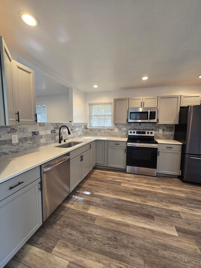 Building Photo - 3608 Lew Wallace Dr