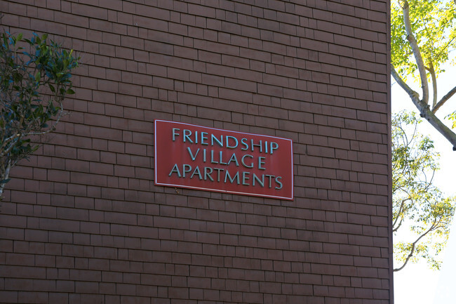 Foto del edificio - Friendship Village Apartments