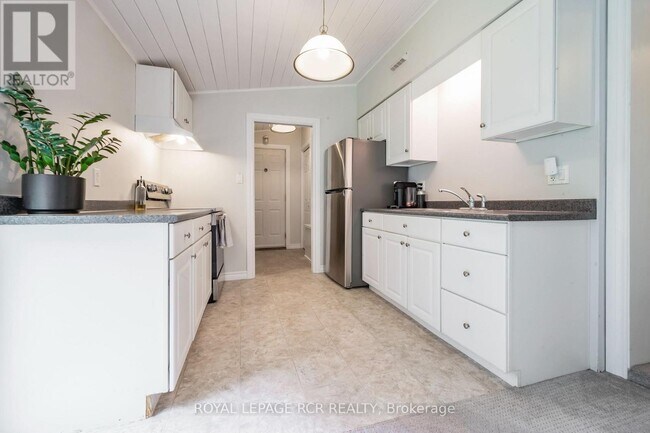 Photo du bâtiment - LOWER - 64 SECOND STREET