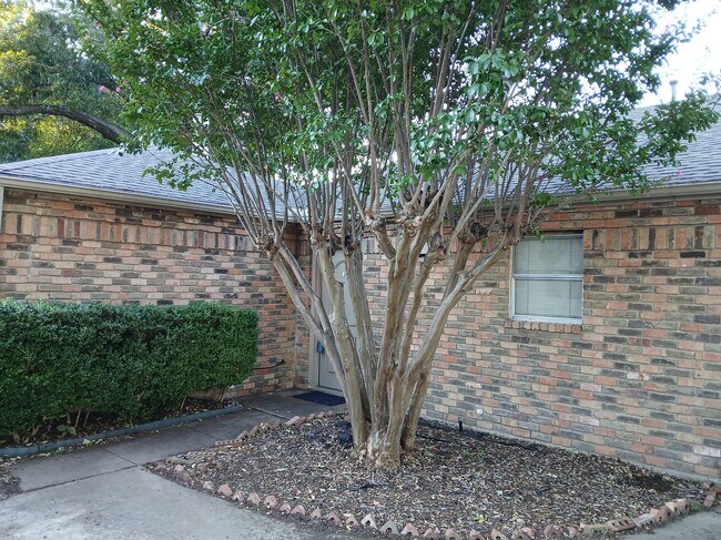 Foto del edificio - 3202 Foxboro Dr