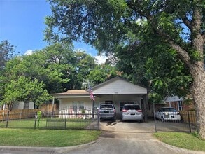 Building Photo - 729 Lynda Dr