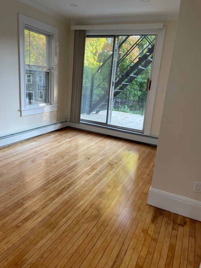 Sala de estar / Pisos nuevos - 14 Abbott St