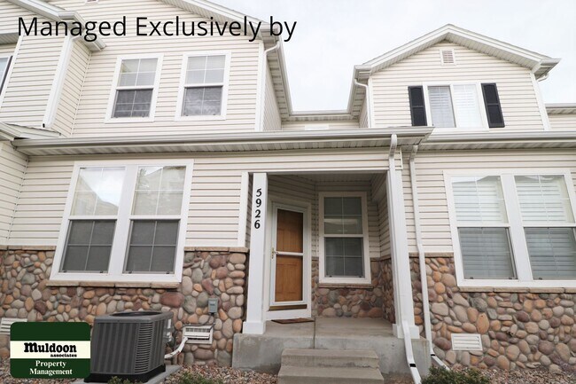 Foto del edificio - Coming soon! Northeast Pet Friendly Townhome!