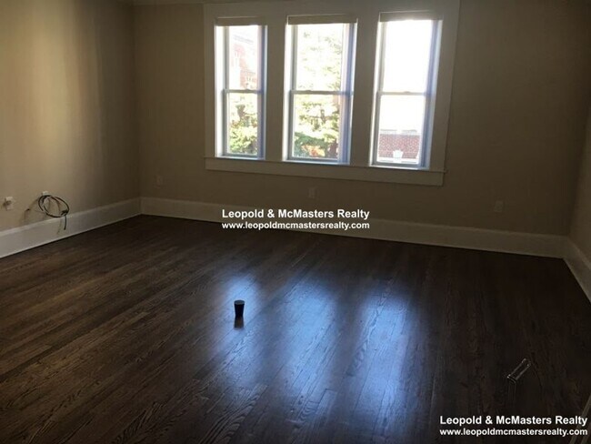 Foto del edificio - Large two bedroom in Coolidge Corner