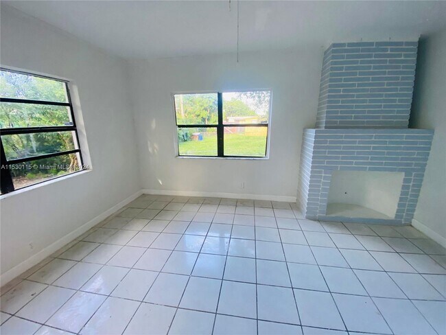 Foto del edificio - 11651 NW 11th Ave