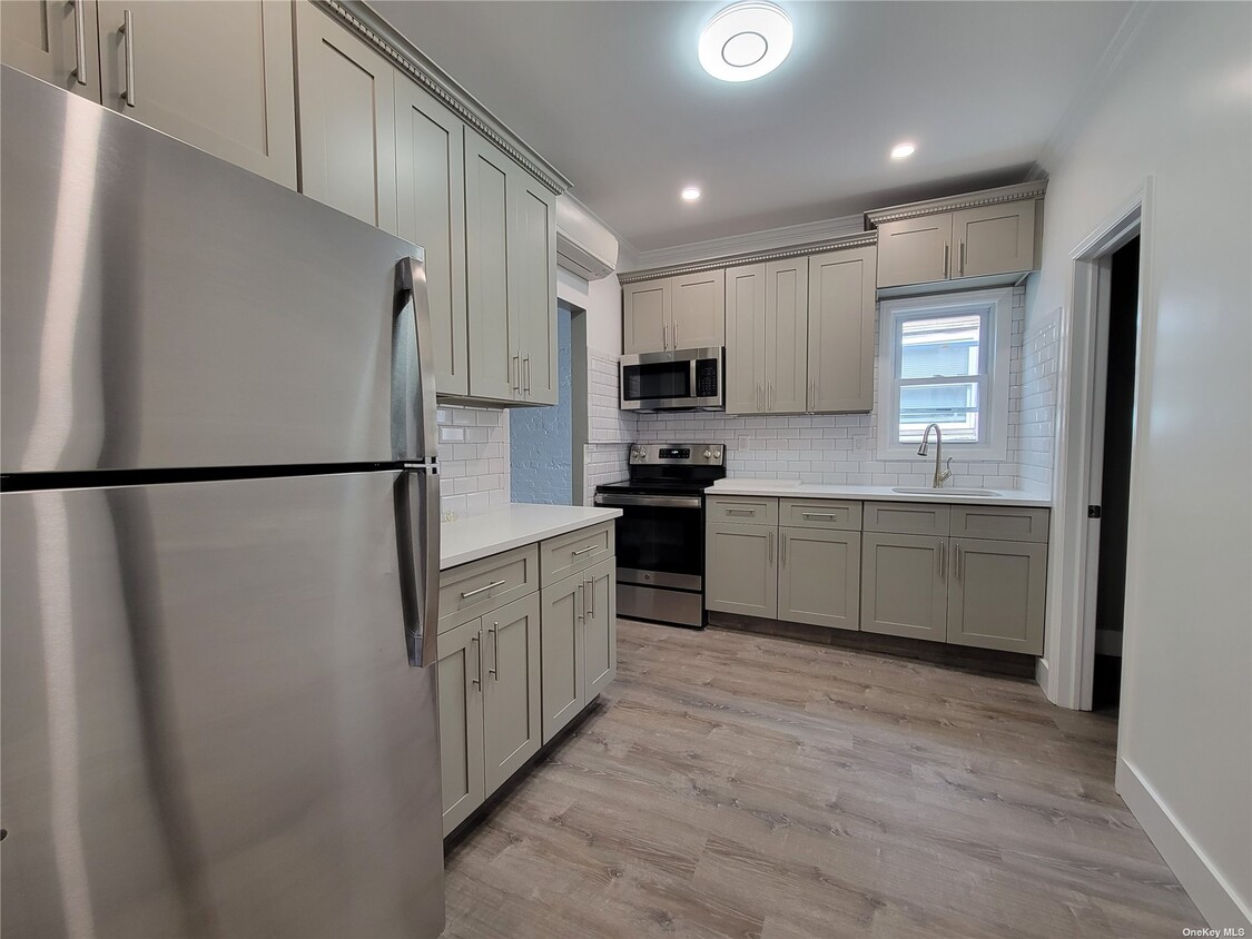 145 Jericho Turnpike Unit A, Mineola, NY 11501 Room for Rent in