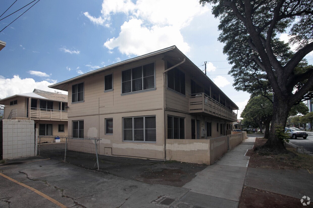 Building Photo - 1882-1886 Kapiolani Blvd