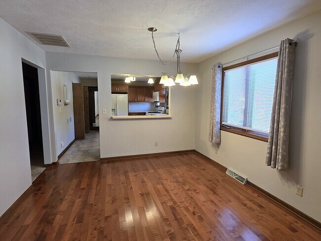 Building Photo - 2510 Raleigh Rd