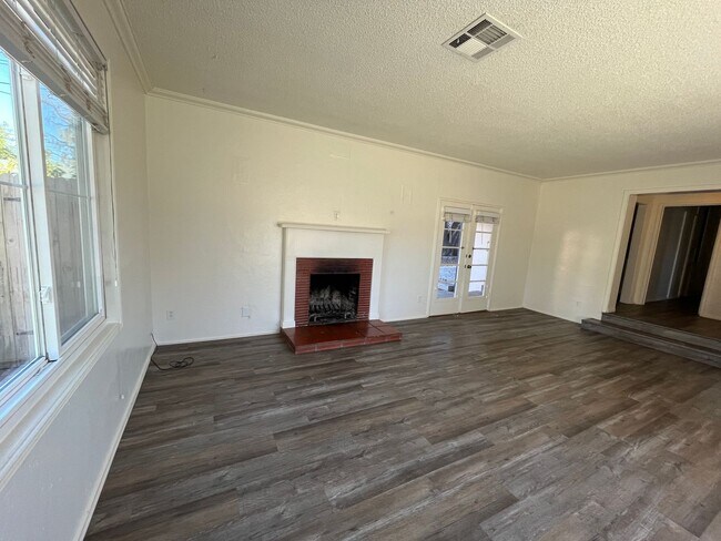 Building Photo - 1004 Occidental Dr