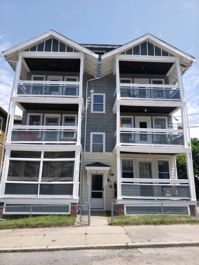 Building Photo - 36 Roberts St