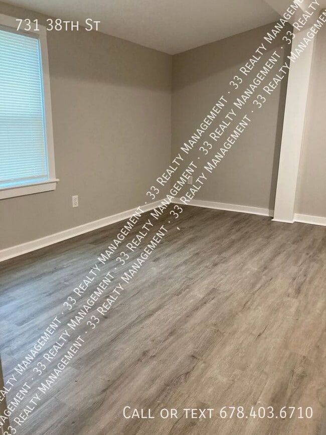 Foto del edificio - 731 E 38th St