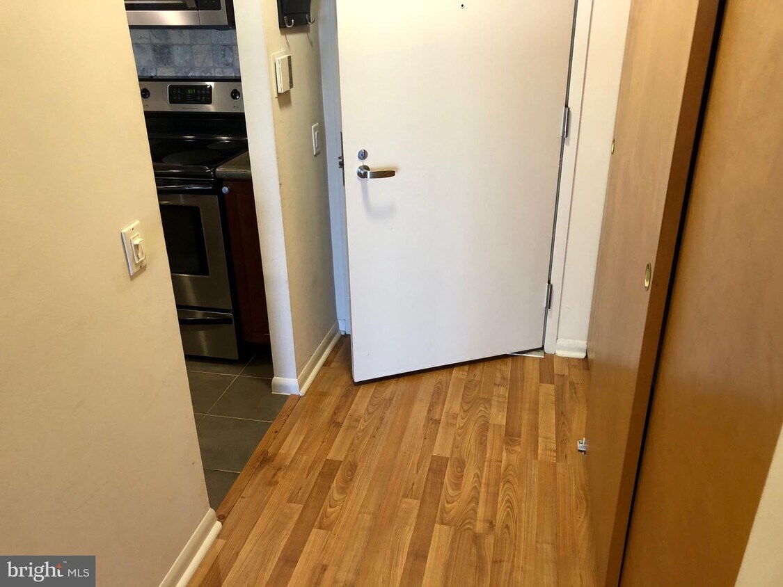 Foto principal - 241 S 6th St