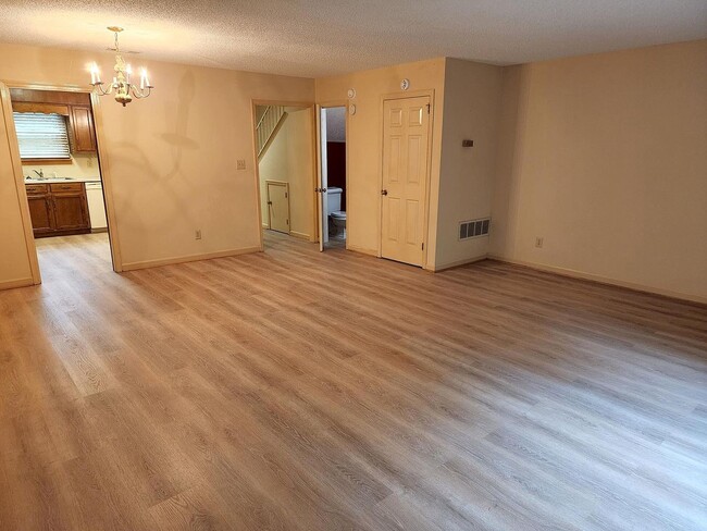 Building Photo - 601 Cedar Crest Dr