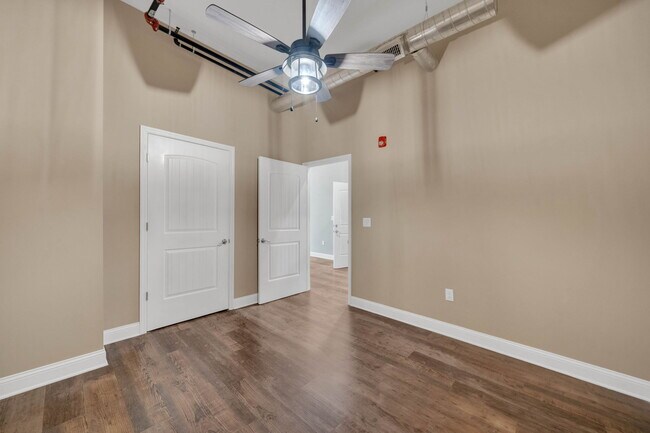 Unidad G – 2 dormitorios / 1 baño – 883 pies cuadrados. - Bridwell on Broad