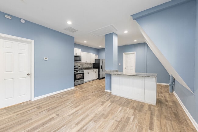 Building Photo - 6627 S Wolcott Ave