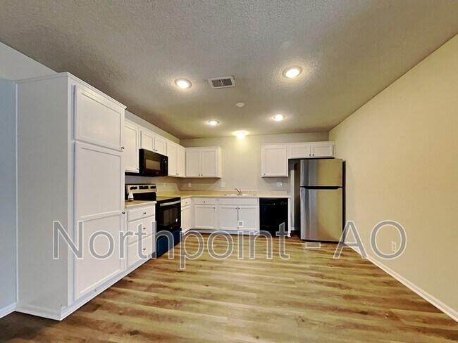 Building Photo - 514 NW Woodbury Dr