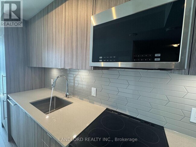Photo du bâtiment - 4130-4130 Parkside Village Dr
