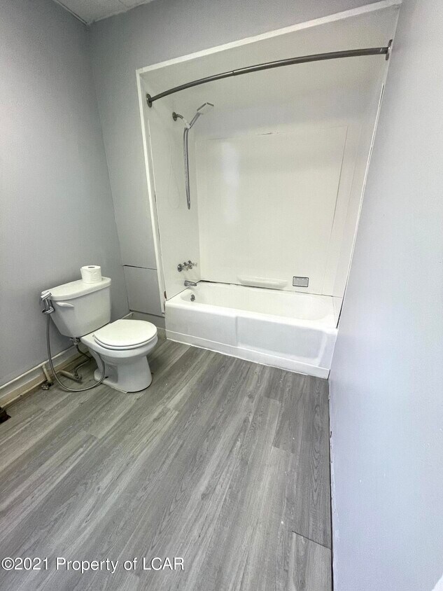 152 N Washington St Unit 3rd FL, Wilkes Barre, PA 18701 Room for Rent