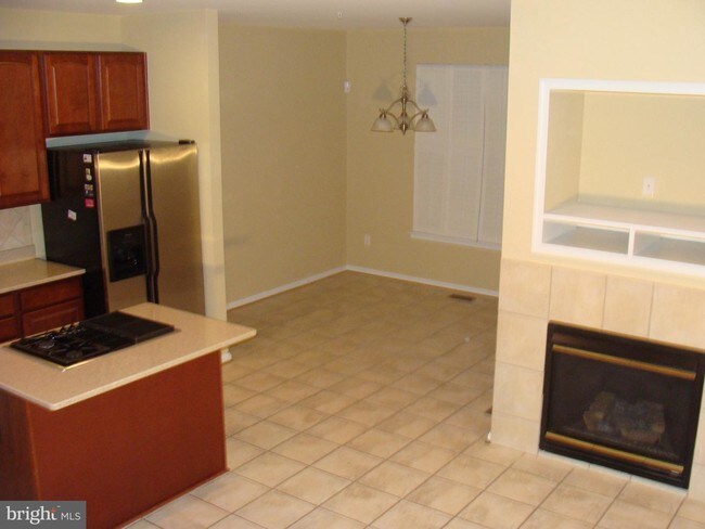 Building Photo - 1001 Railbed Dr