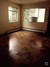 Building Photo - 610 E Thomas St