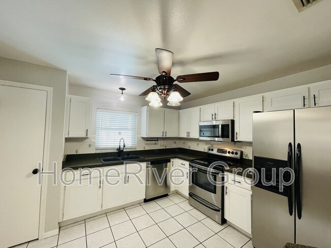 Building Photo - 10110 Cedar Dune Dr