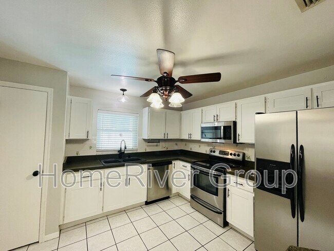 Foto del edificio - 10110 Cedar Dune Dr