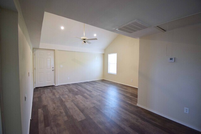 Foto del edificio - 904 W 31st St