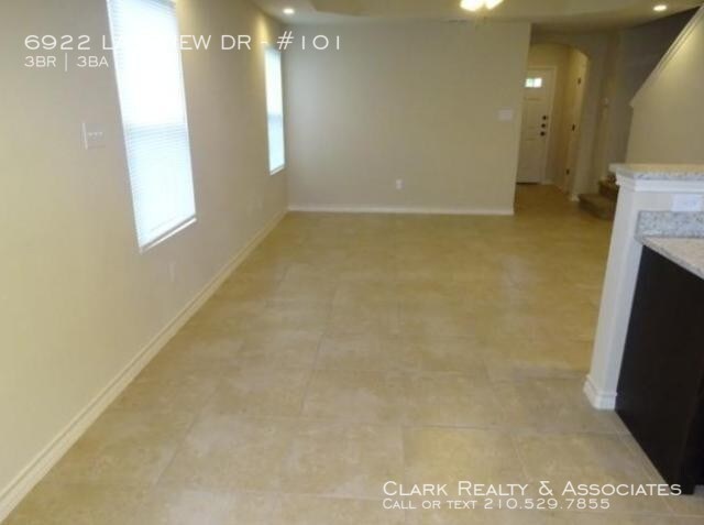 Building Photo - 6922 Lakeview