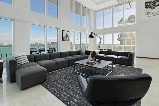 Foto del edificio - 7939 East Dr