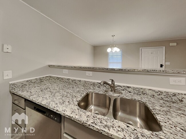 Building Photo - 129 Poplar Pointe Terrace