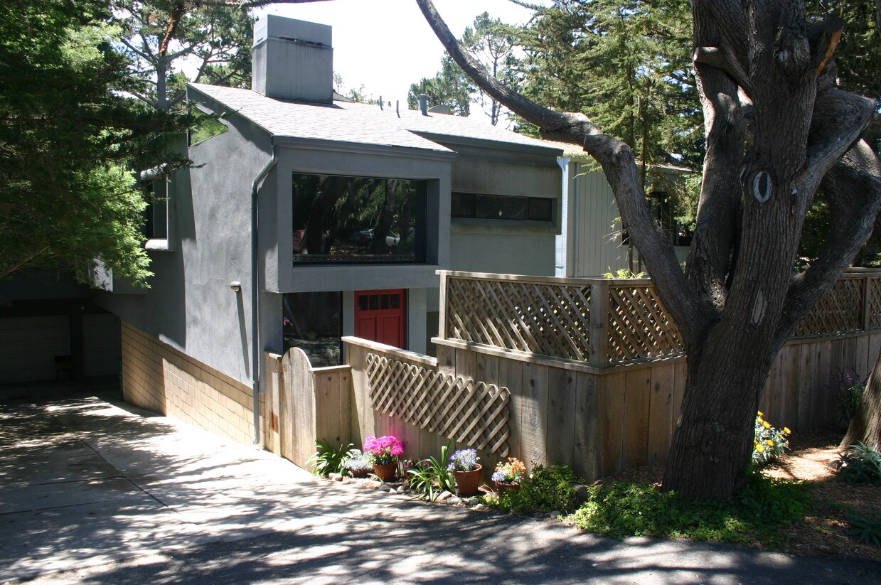 Primary Photo - 1025 Funston Ave