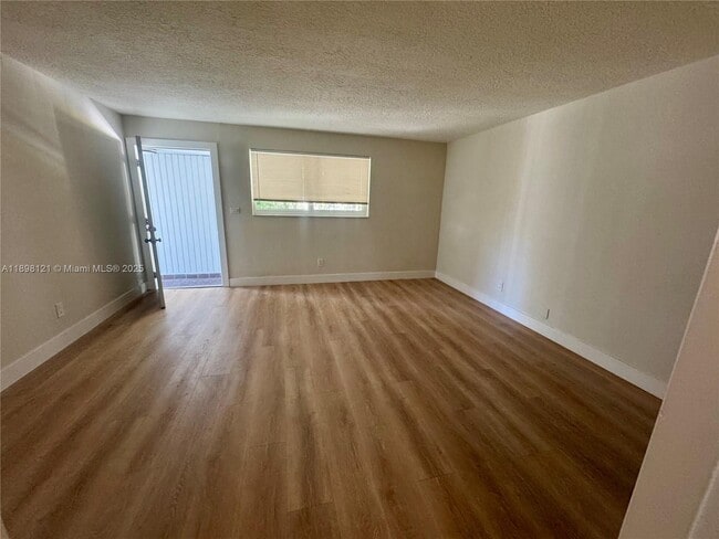 Foto del edificio - 6805 SW 88th St