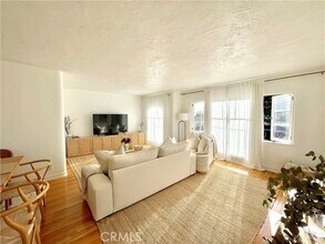 Building Photo - 976 S Coast Hwy