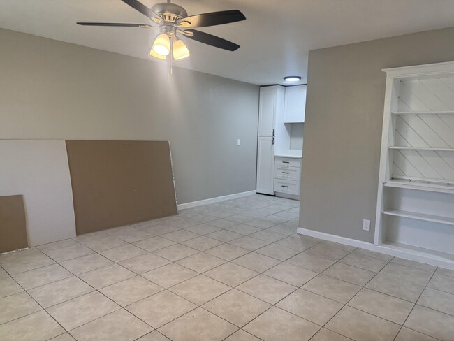 Building Photo - 8821 Dania Dr