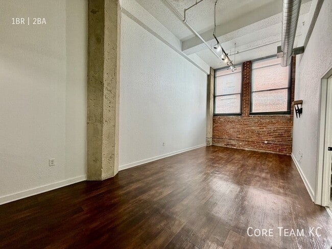 Building Photo - 934 Broadway Blvd