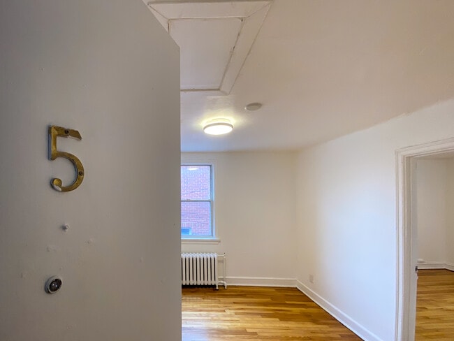 Building Photo - 67 Sweetland Ave