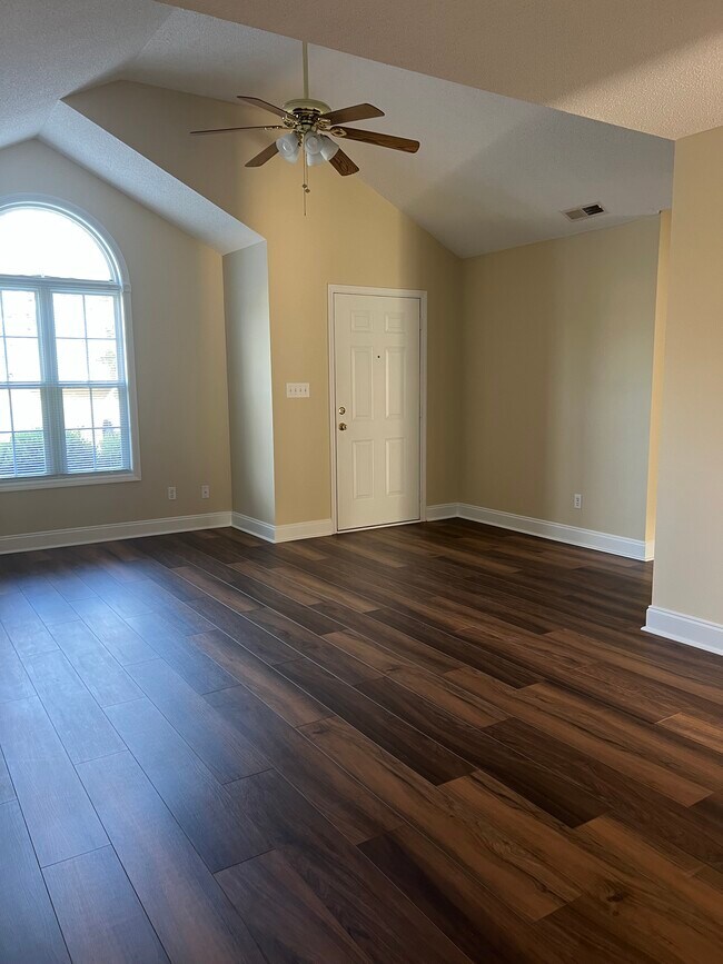 Foto del edificio - 25585 Nick Davis Rd