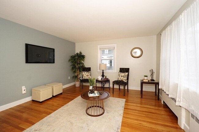 Living room - 136 Clay St