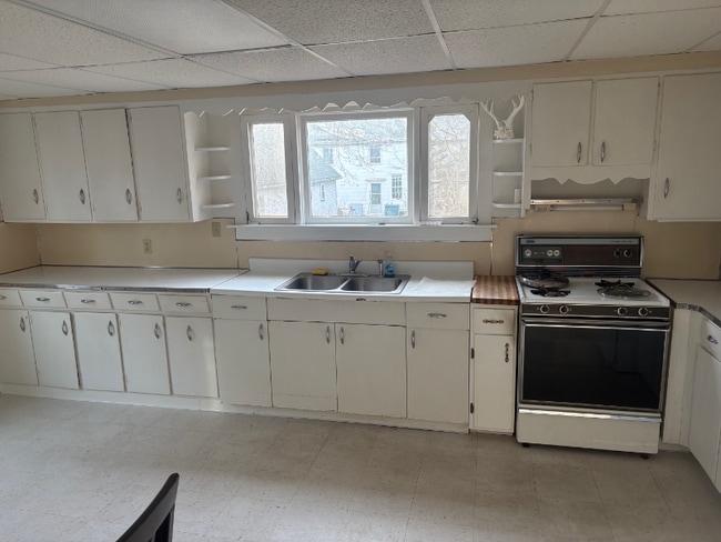 Foto del edificio - 134 E Main St