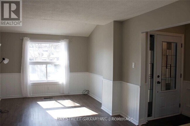 Building Photo - 1550 Grosvenor St