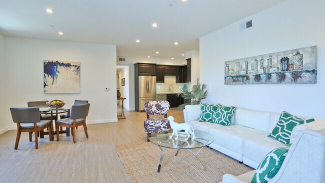 Foto del edificio - 12700 Moorpark St